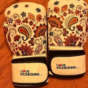 Kickboxing gloves